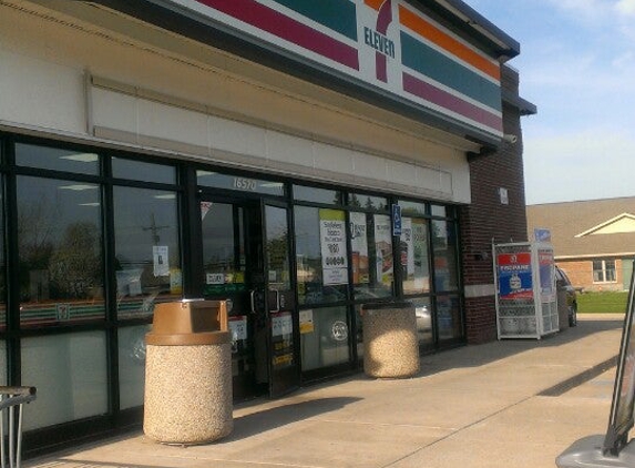 7-Eleven - Macomb, MI