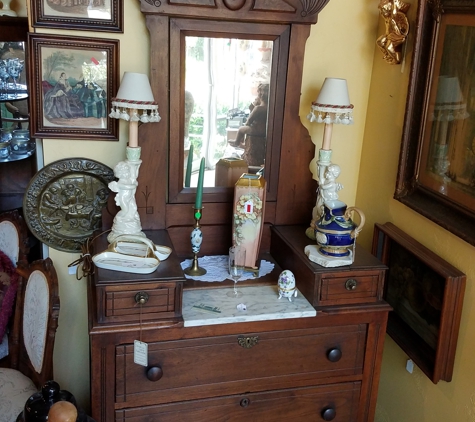 Revived Designs Antiques Store and Fine Art Restoration Service - Lafayette, LA