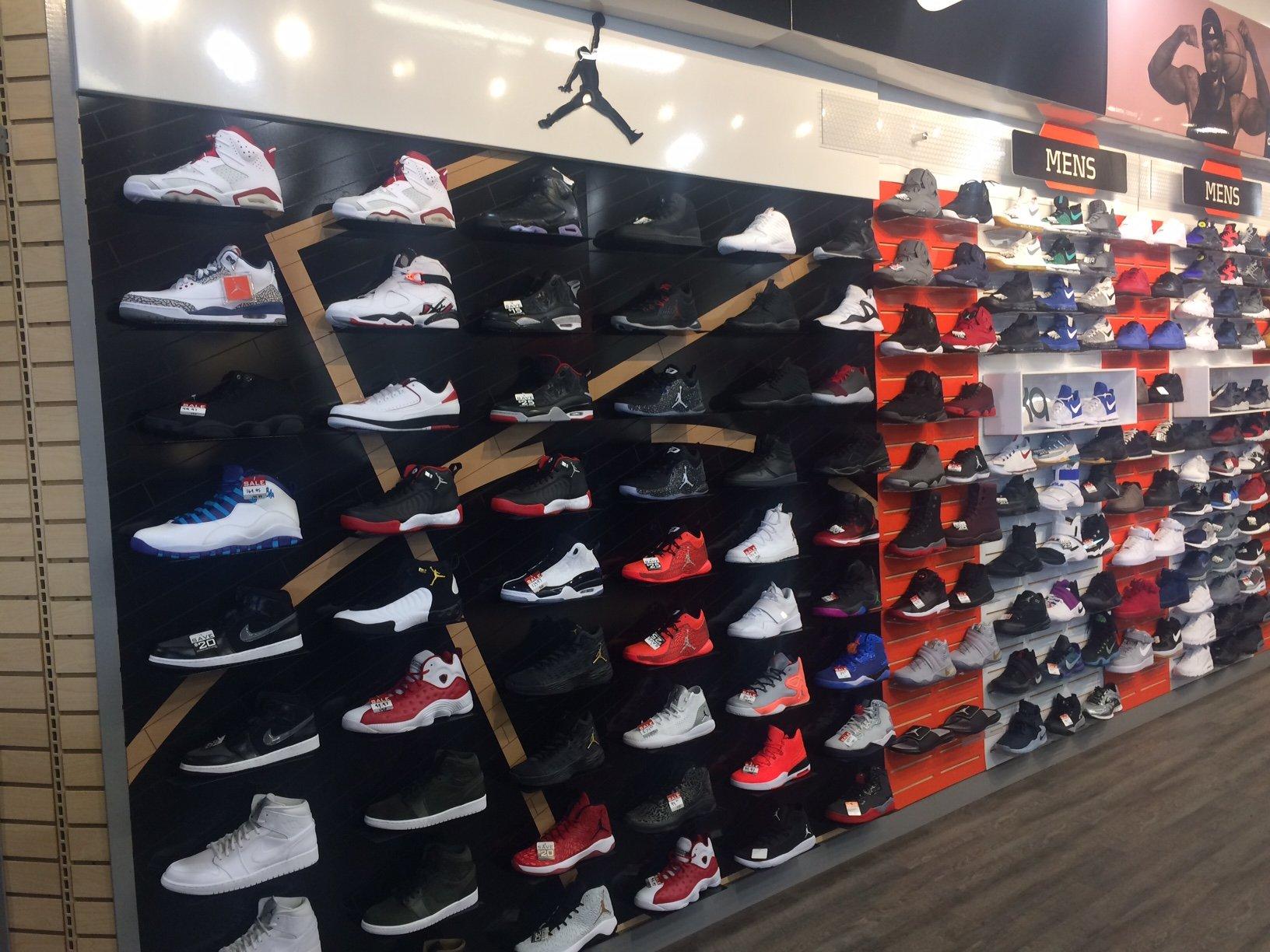 Nike store shelbyville top road plaza