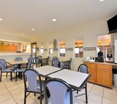 Americas Best Value Inn - Stuart, IA