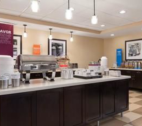 Hampton Inn & Suites San Bernardino - San Bernardino, CA