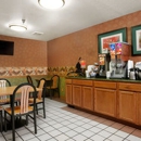 Super 8 by Wyndham Peoria East - Motels