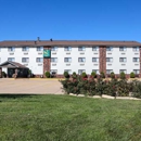 Quality Inn & Suites Bloomington I-55 and I-74 - Motels
