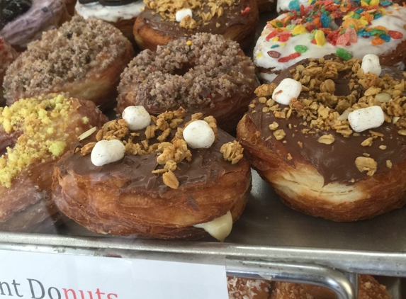 Mama's Donuts - Van Nuys, CA