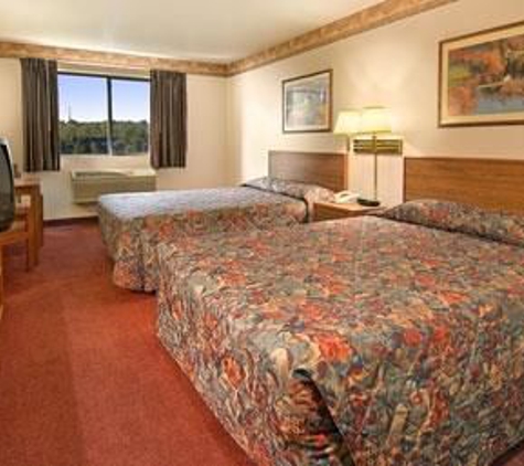 Super 8 by Wyndham Akron S/Green/Uniontown OH - Uniontown, OH
