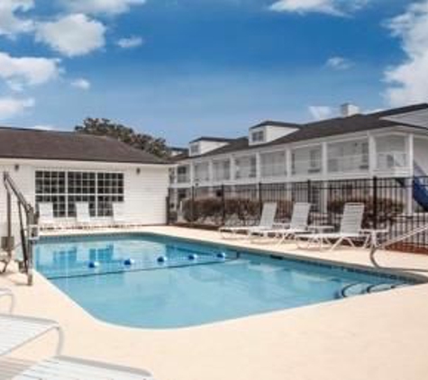 Baymont Inn & Suites - Brunswick, GA