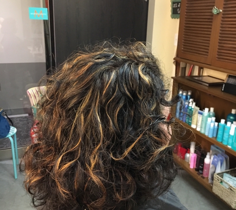 Victoria Bond “Hello Gorgous!” - Dayton, OH. Curly Hair - Deva Curl, Blowout style and Olaplex.  Fresh highlights and Color Retouch!   Exquisite!