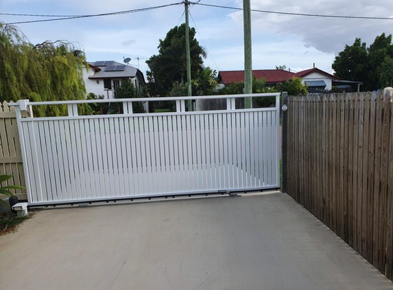 Screen N Shade - Mount St John, QLD. gate