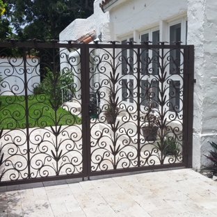 Quintessential Fence Contractors - Hollywood, FL