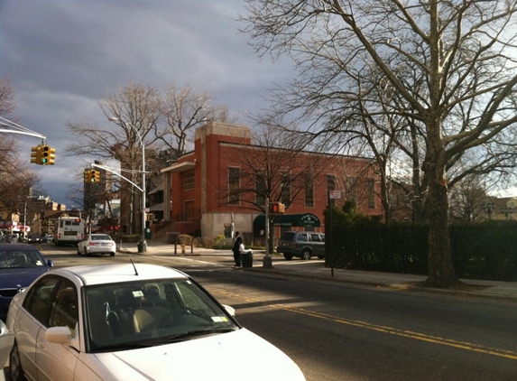 Kew Gardens Synagogue - Kew Gardens, NY