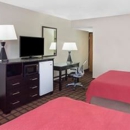 Super 8 by Wyndham Chicago IL - Motels