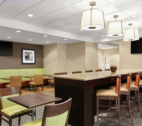 Hampton Inn Washington-Dulles Int'l Airport South - Chantilly, VA