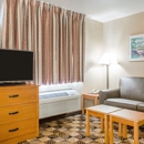 Main Stay Suites - Oak Creek/Milwaukee Airport - Hotels