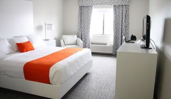 Ascend Hotel Collection - New Philadelphia, OH