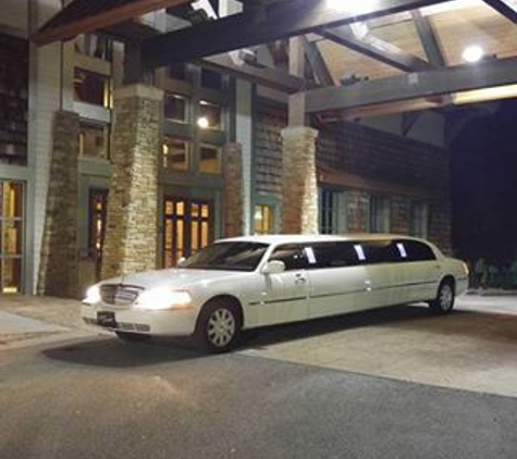 Classic Limo - Gadsden, AL. 8 passanger Lincoln Town Car