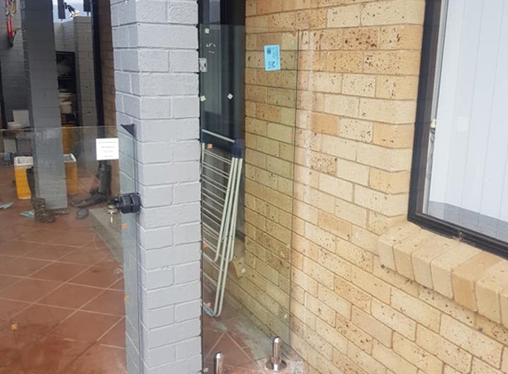 Chris Shannons Glass And Glazing - Lake Heights, NSW