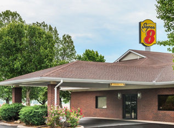 Super 8 by Wyndham O'Fallon - O Fallon, IL