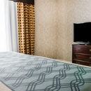 Econo Lodge & Suites - Motels