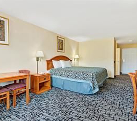 Days Inn by Wyndham Bethel - Danbury - Bethel, CT