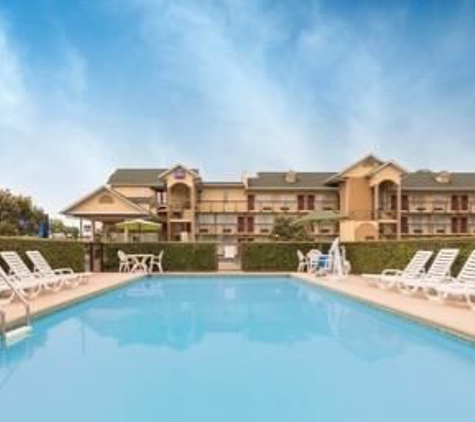 Baymont Inn & Suites - Sevierville, TN