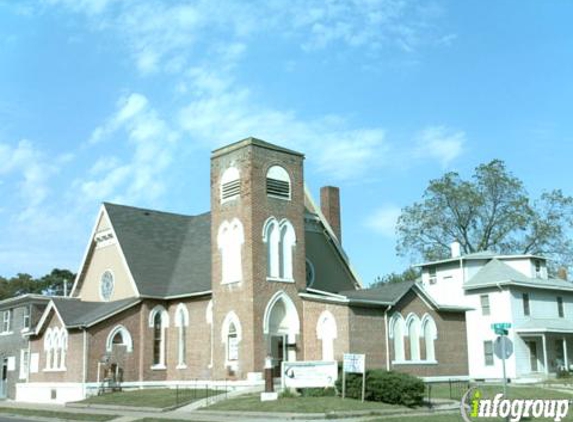 Lighthouse Full Gospel Baptist - Des Moines, IA