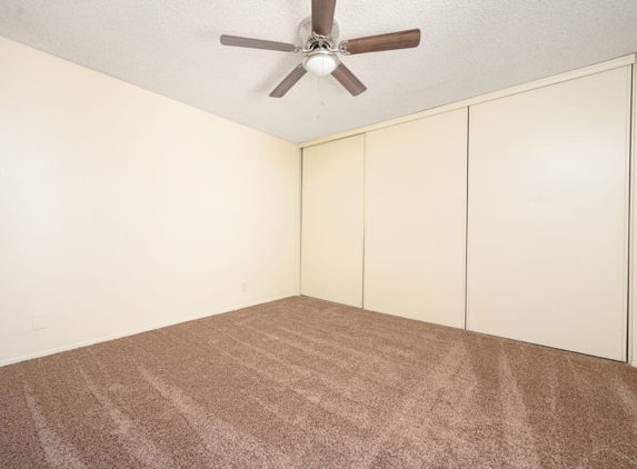 Villa Hemet Apartment - Hemet, CA