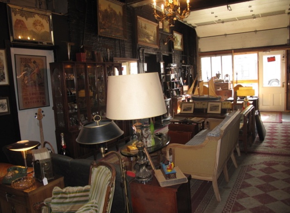 Eclectic Collectibles & Antiques - Brooklyn, NY