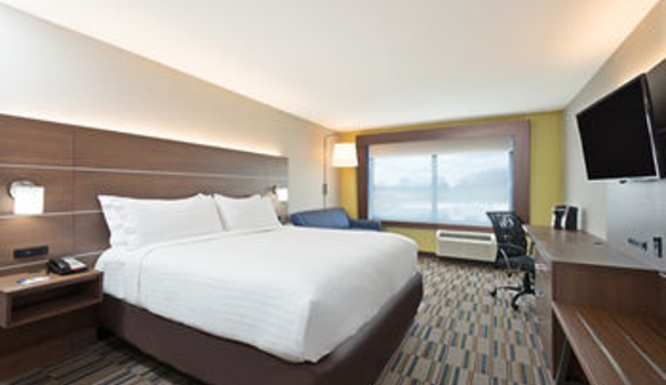 Holiday Inn Express & Suites Uniontown - Uniontown, PA