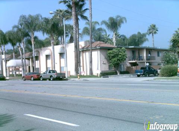 Palm Court Apartments - La Habra, CA