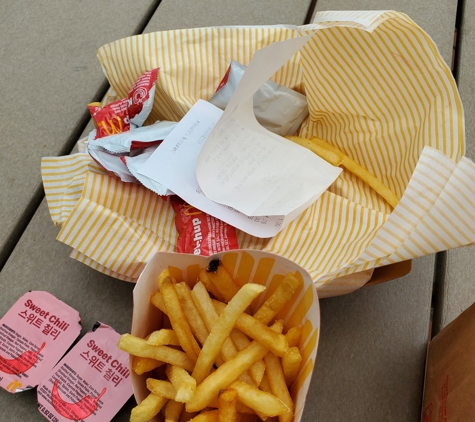 McDonald's - Hendersonville, NC. Management at this Hendersonville McDonald's advised that he "didn't have the help" to empty trash cans. If I were the manager, I would have emptied the can myself.