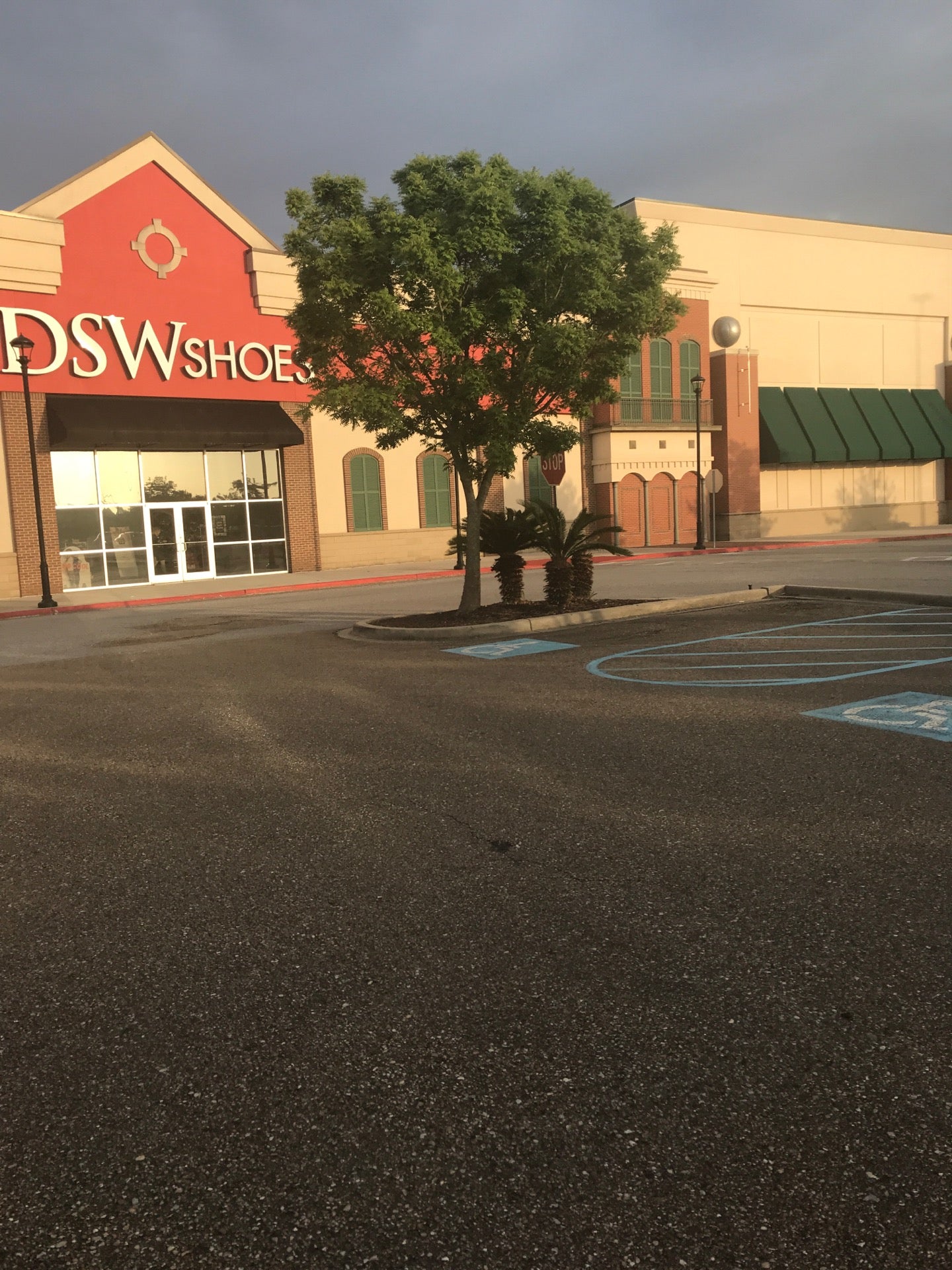 DSW Designer Shoe Warehouse Baton Rouge LA 70836