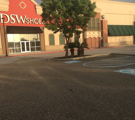 DSW Designer Shoe Warehouse - Baton Rouge, LA