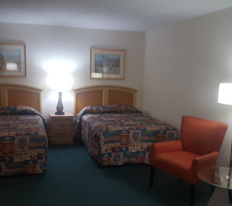 Queens Lodge Motel - Apartments - West Palm Beach, FL