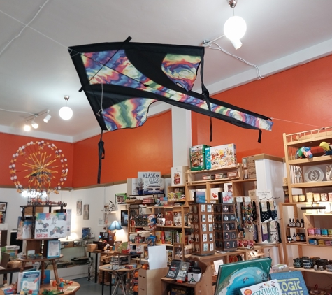 Reach and Teach Books, Toys, and Gifts - San Carlos, CA. An interactive hands-on space for all ages in downtown San Carlos offering books, STEM/STEAM toys, puzzles/games and fair trade gifts