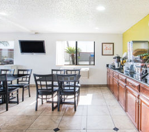 Super 8 Good Deal Hotels - Harlingen, TX