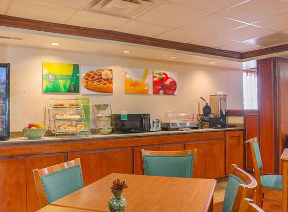 Quality Inn & Suites Detroit Metro Airport - Romulus, MI