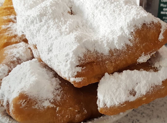 Cafe Du Monde - New Orleans, LA