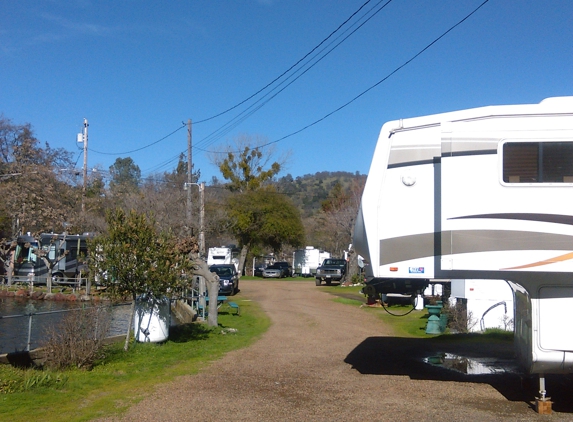 Island RV Park - Clearlake Oaks, CA