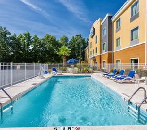 Days Inn & Suites by Wyndham Savannah North I-95 - Port Wentworth, GA