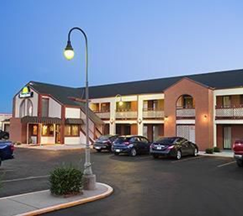 Days Inn by Wyndham Wichita West Near Airport - Wichita, KS