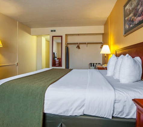 Quality Inn & Suites Hotel & Banquet Center - Bradley, IL