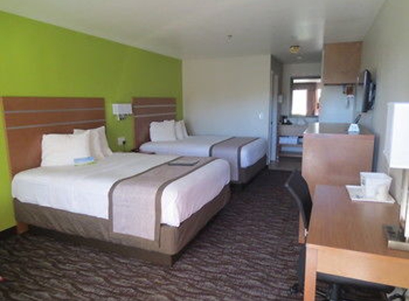 Days Inn & Suites by Wyndham Arcata - Arcata, CA