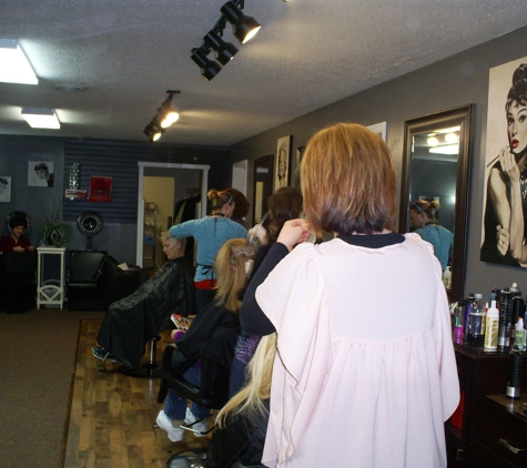 Broadway Salon and Spa - Aurora, IN