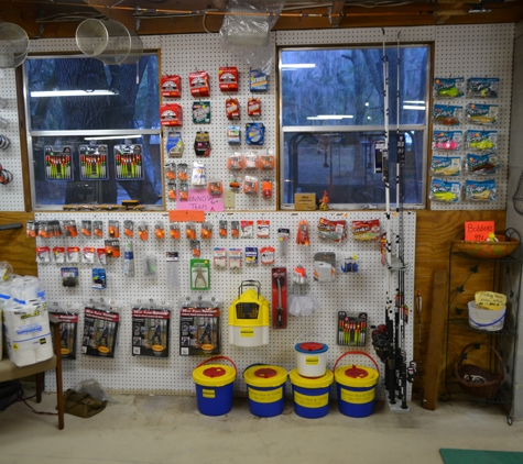 Roosters Outfitters Shop - White Springs, FL