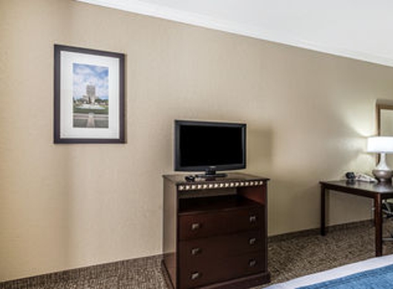 Comfort Suites Houston IAH Airport - Beltway 8 - Houston, TX