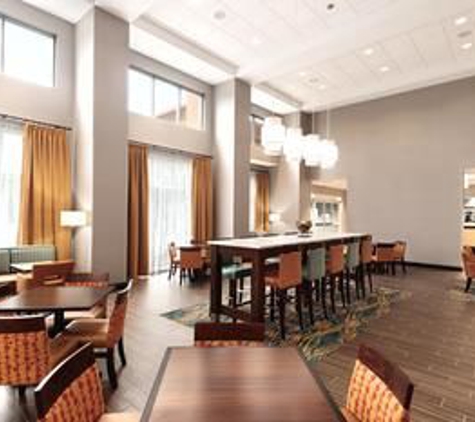 Hampton Inn & Suites Deland - Deland, FL