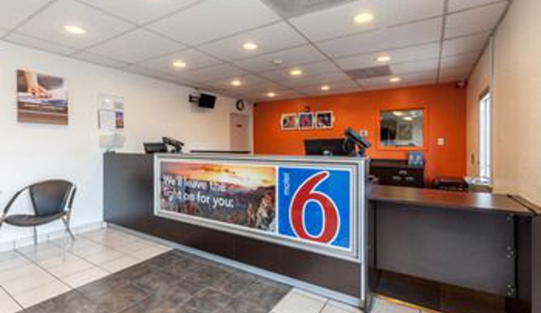 Motel 6 - Webster, TX