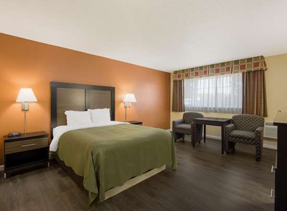 Quality Inn & Suites Medford Airport - Medford, OR