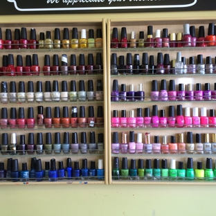 FAMOUS NAILS - Overland Park, KS