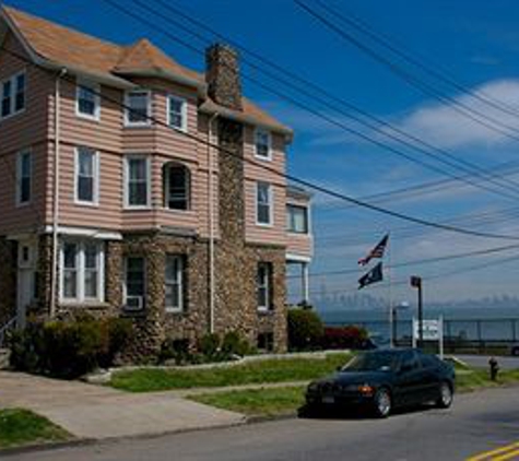 Harbor House Bed & Breakfast - Staten Island, NY